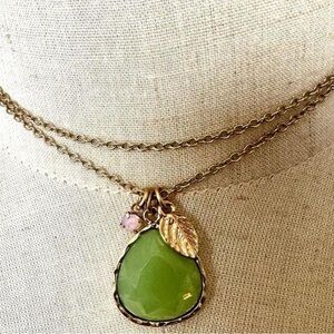 Avon green teardrop leaf charm and pink bead Pretty pendant necklace